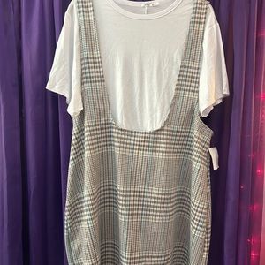 Women’s plaid jumper with t-shirt